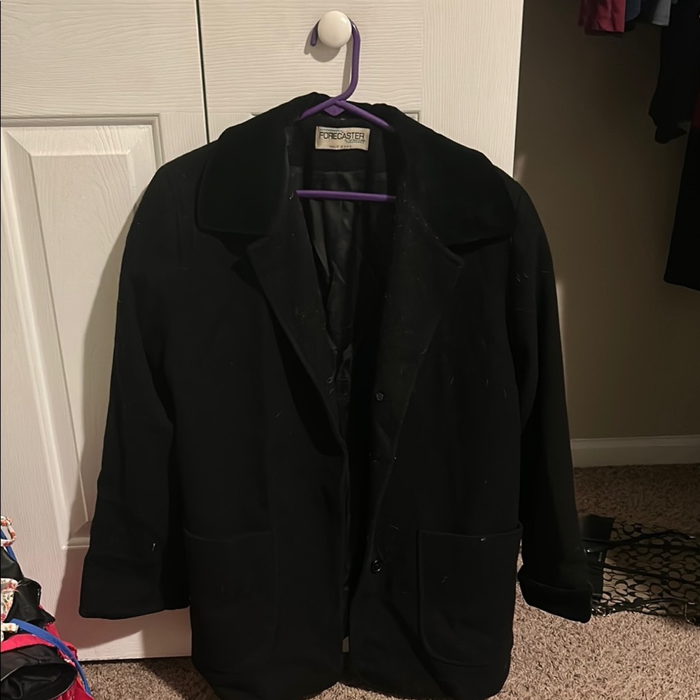 Classic Black Wool-Blend Blazer with Structured Shoulders